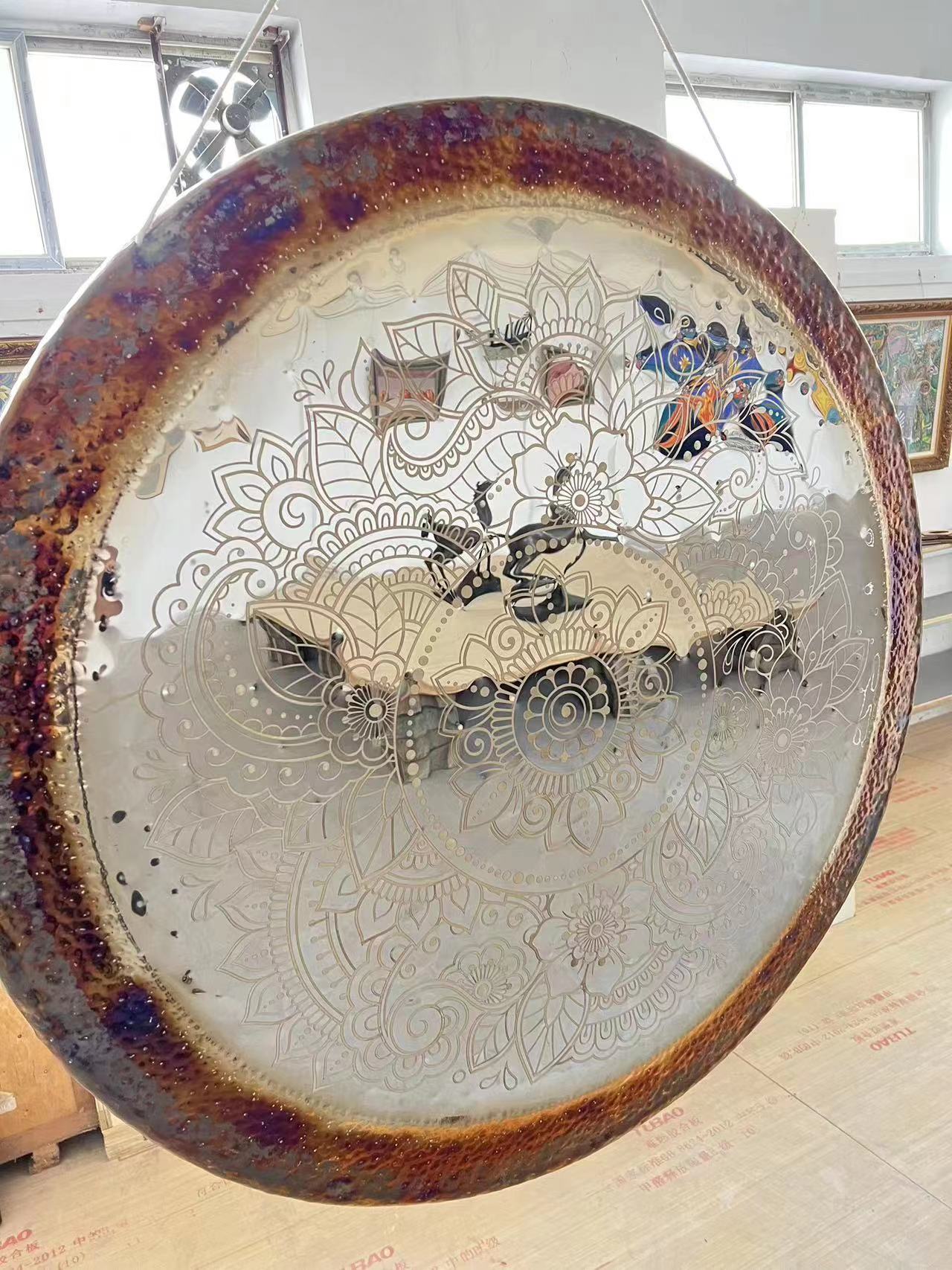 Decorative metal plate with butterfly designs and colorful patina for 70cm Luminous Gong