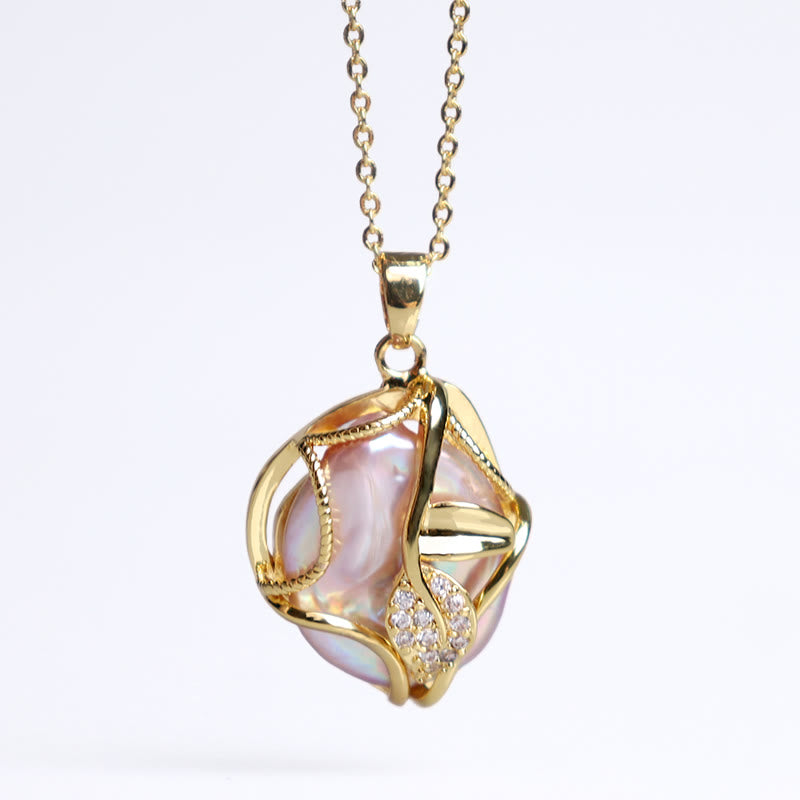 18K Gold Plated Copper Baroque Pearl Necklace with Flower Pendant for Sincerity