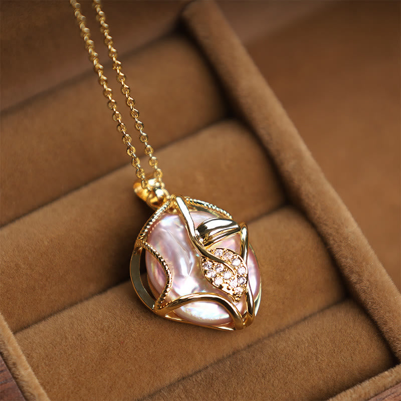 18K Gold Plated Copper Baroque Pearl Necklace with Flower Pendant for Sincerity