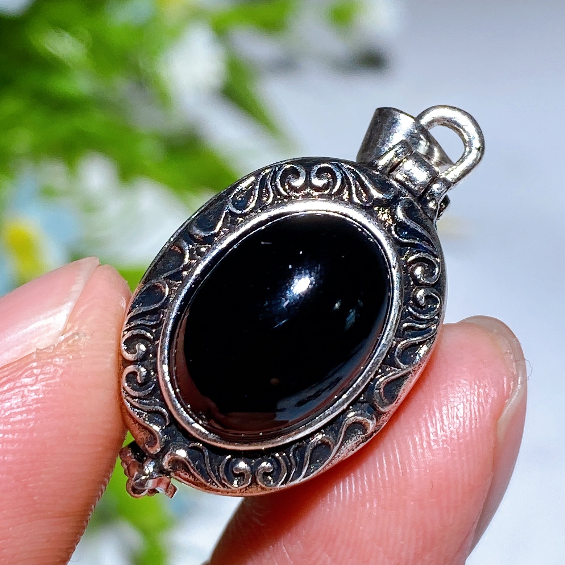 Crystal Healing Tiger Eye Pendant 25mm