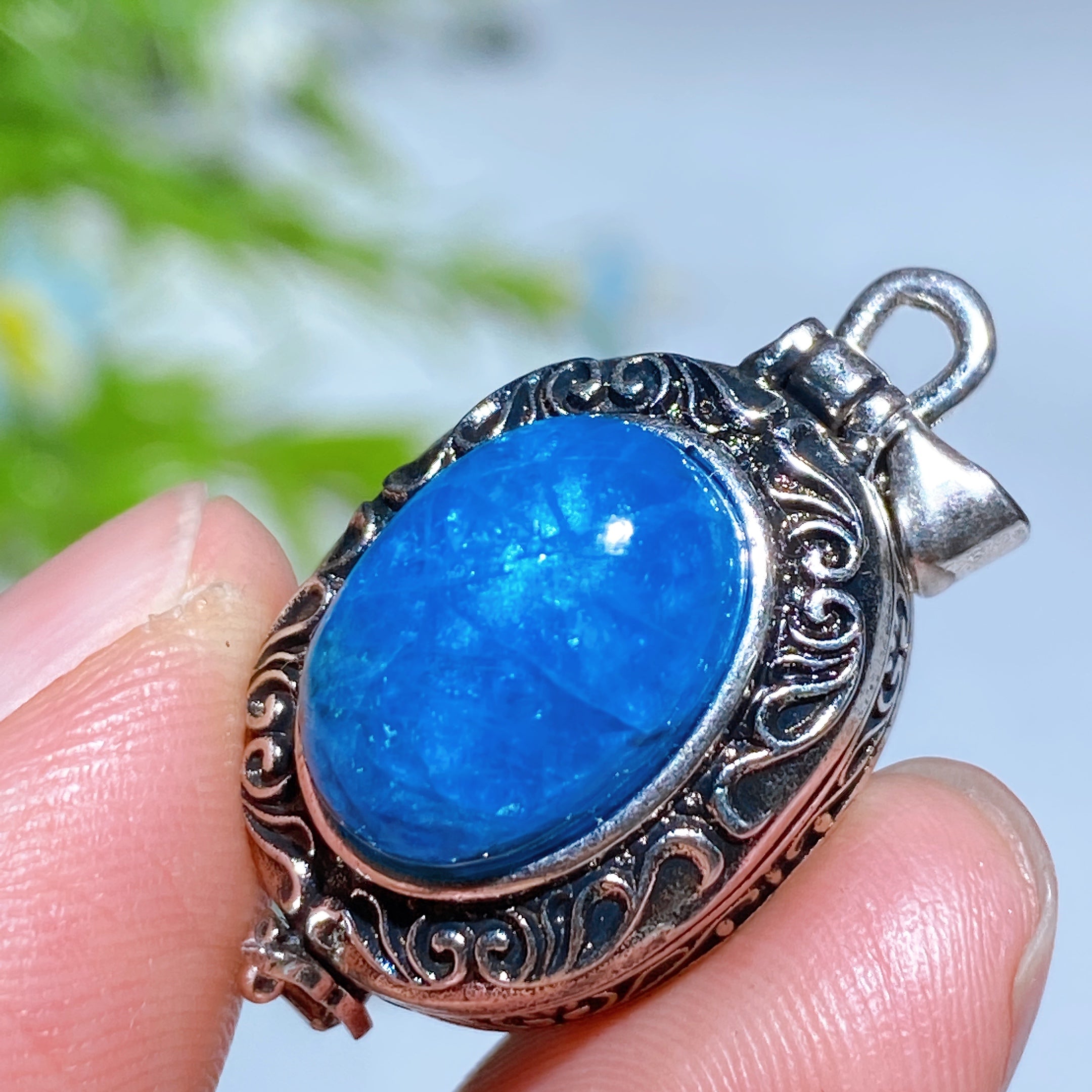 Crystal Healing Tiger Eye Pendant 25mm