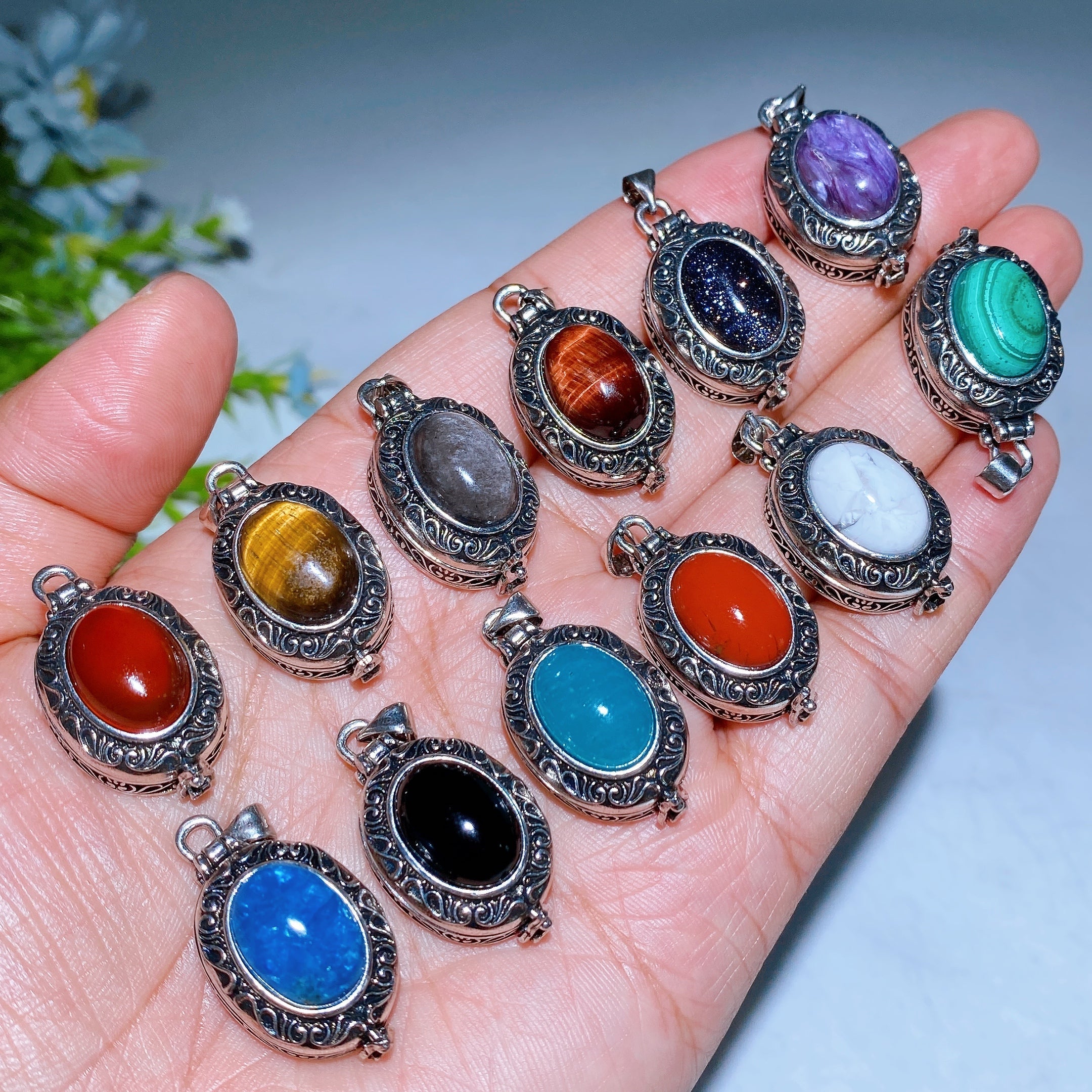 Crystal Healing Tiger Eye Pendant 25mm