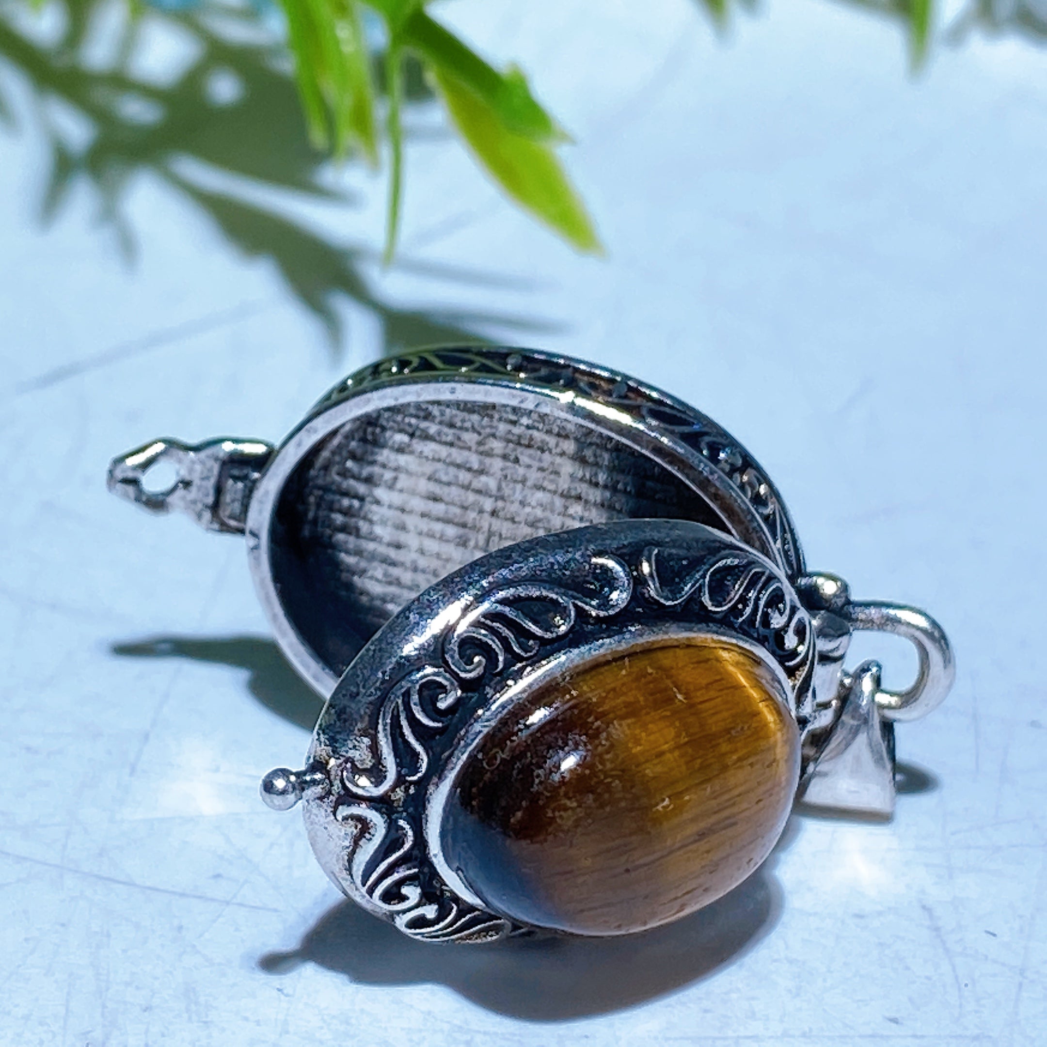 Crystal Healing Tiger Eye Pendant 25mm