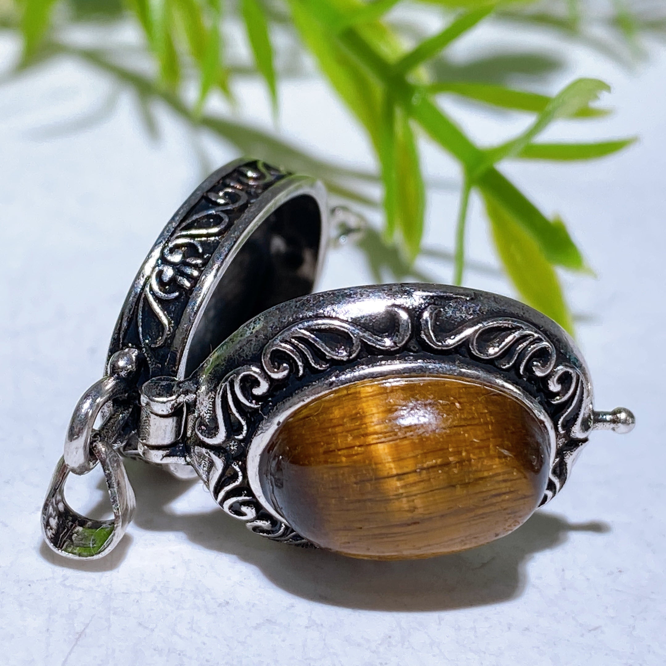 Crystal Healing Tiger Eye Pendant 25mm