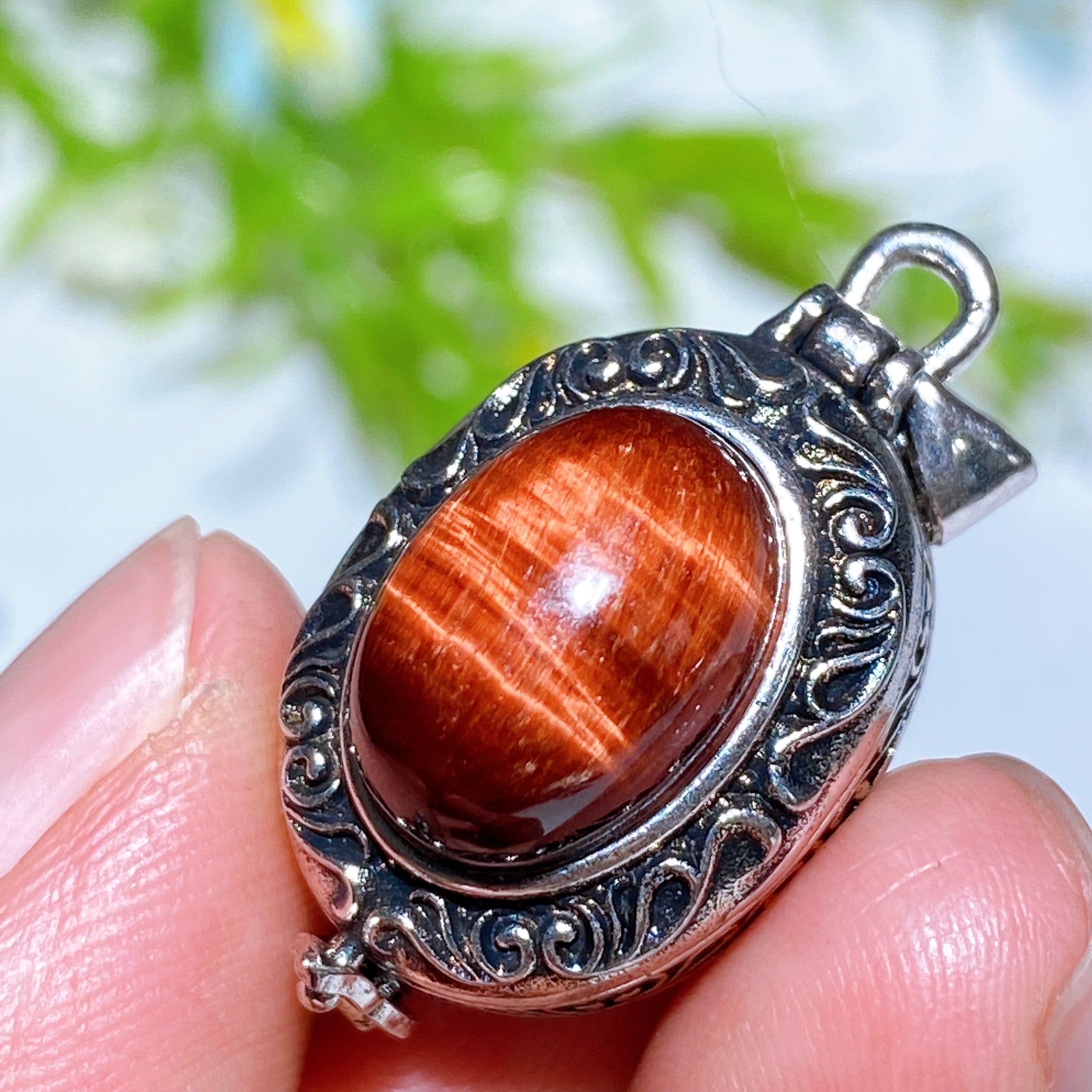 Crystal Healing Tiger Eye Pendant 25mm