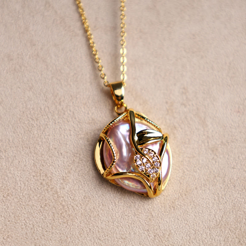 18K Gold Plated Copper Baroque Pearl Necklace with Flower Pendant for Sincerity