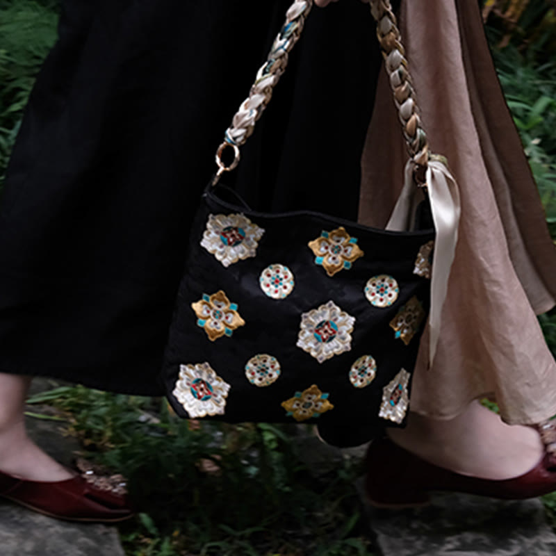 Satin Su Embroidered Crossbody Bag in Green – Elegant Yoga Tote