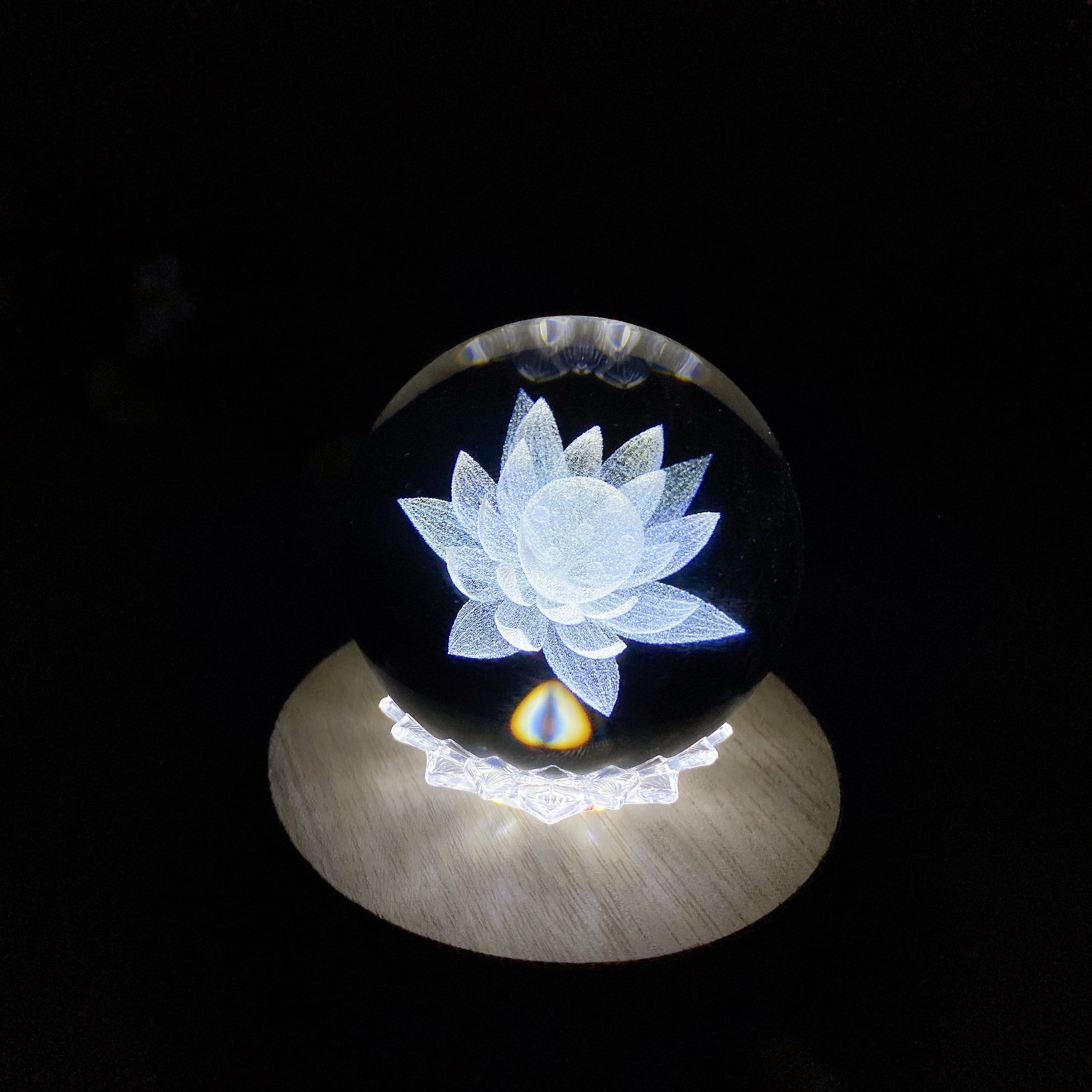 Wooden Lotus Crystal Lamp Stand 8cm for Healing Ambiance