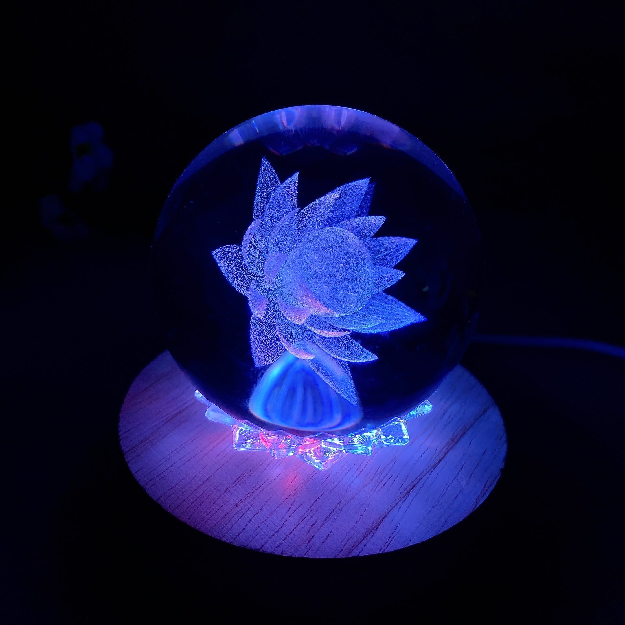 Wooden Lotus Crystal Lamp Stand 8cm for Healing Ambiance