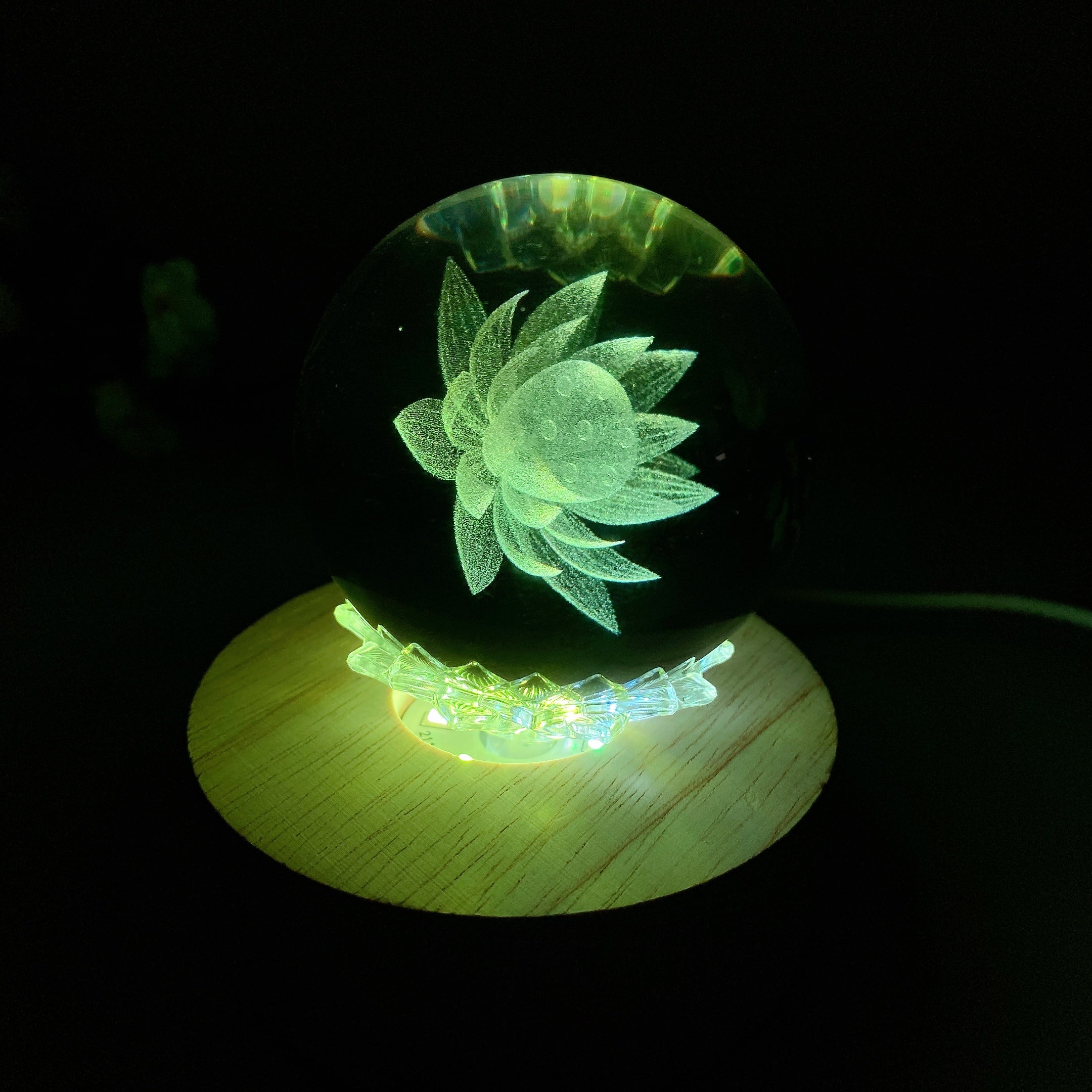 Wooden Lotus Crystal Lamp Stand 8cm for Healing Ambiance