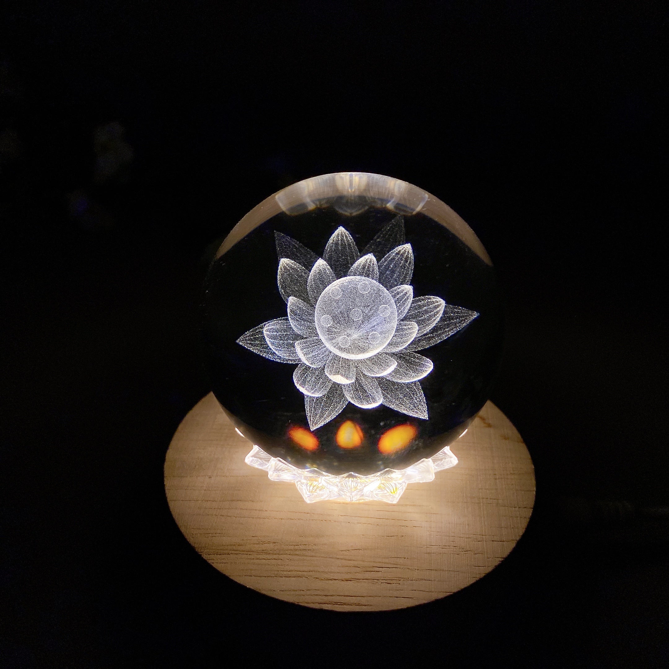 Wooden Lotus Crystal Lamp Stand 8cm for Healing Ambiance