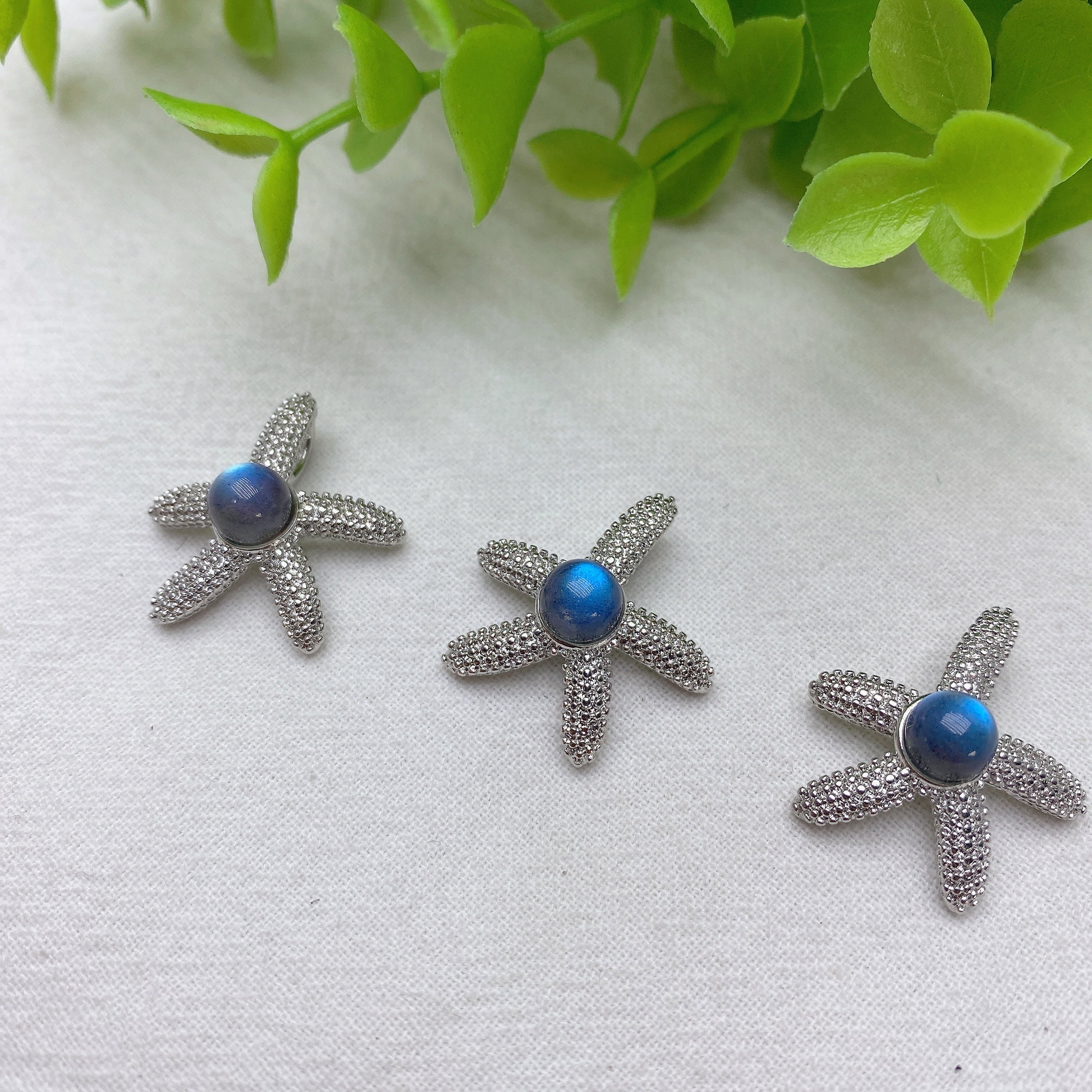 0.8" Grey Moonstone Sea Star Pendant for Healing
