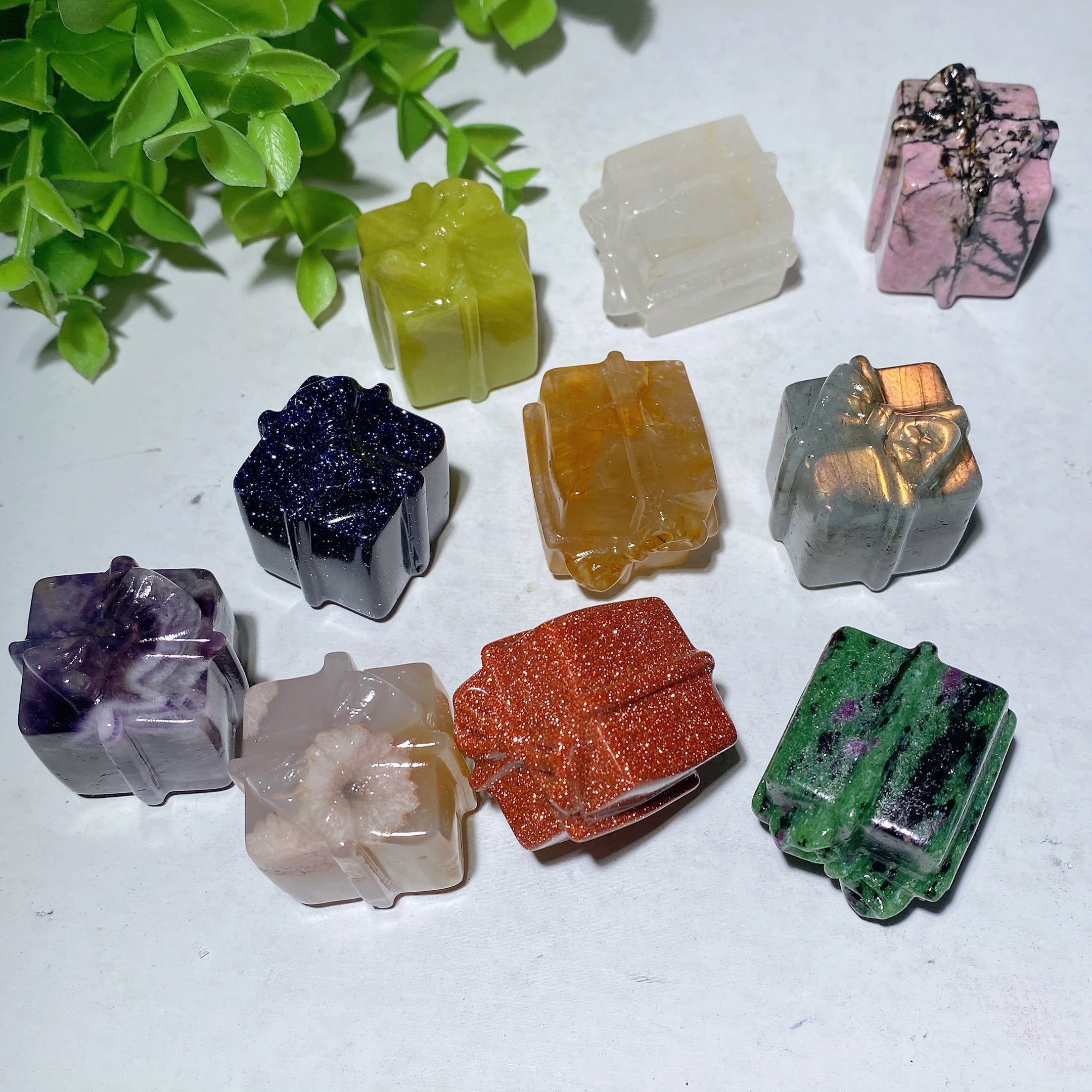 1.1 Inch Mixed Crystal Gift Box Figurines for Healing
