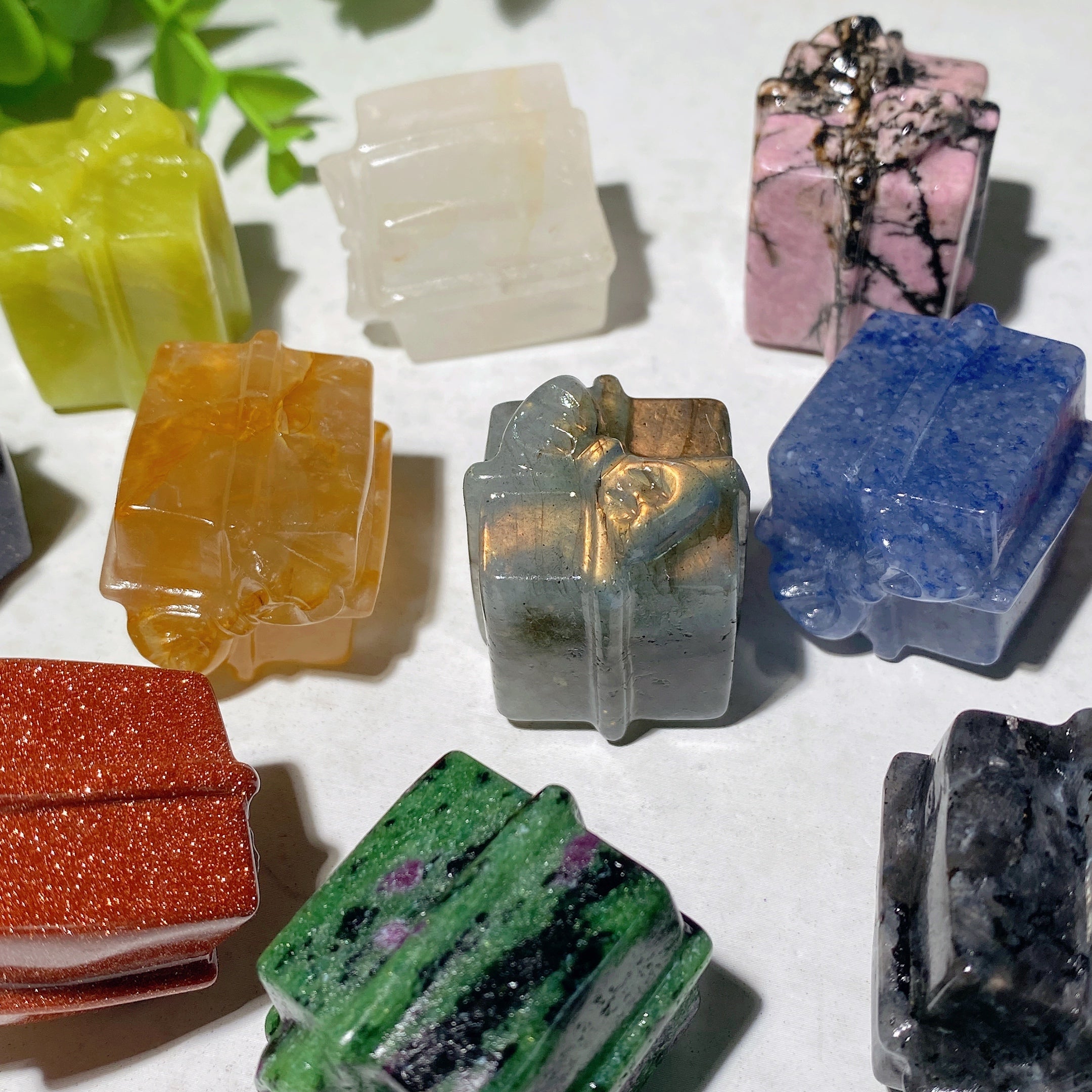 1.1 Inch Mixed Crystal Gift Box Figurines for Healing