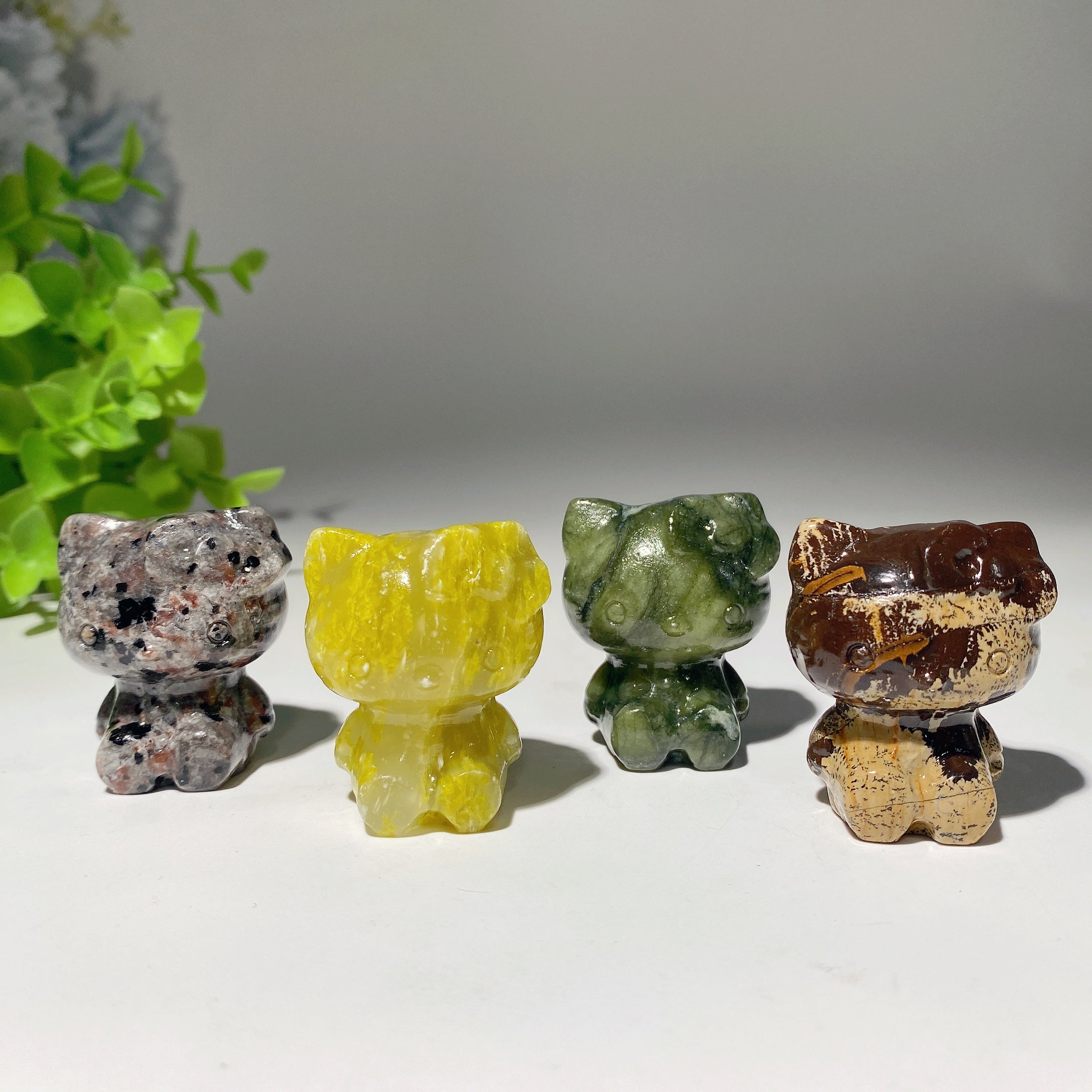 1.6-inch Mixed Crystal Hello Kitty Figure | Healing Energy Cat