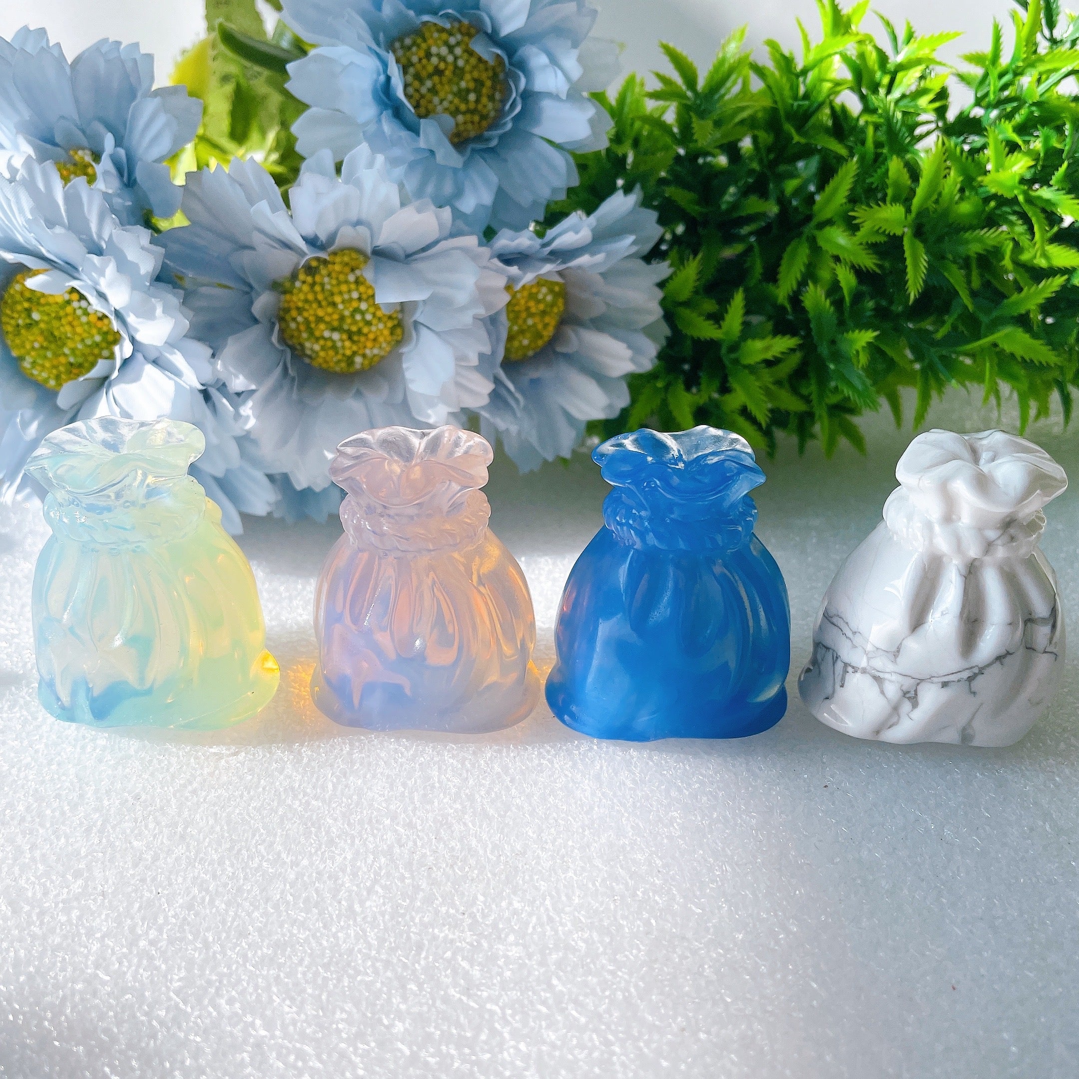 1.9 inch Hand-Carved Money Bag Crystal Figurine