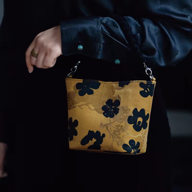 14cm Spiritual Metal Chain Crossbody Bag with Butterfly Design