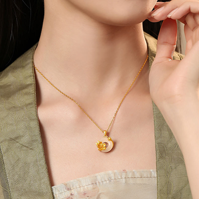 Chalcedony Peace Buckle Necklace in 925 Silver for Harmony