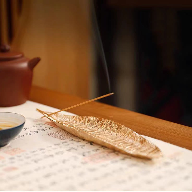 Alloy Incense Burner with Oriental Leaf Design for Tranquility
