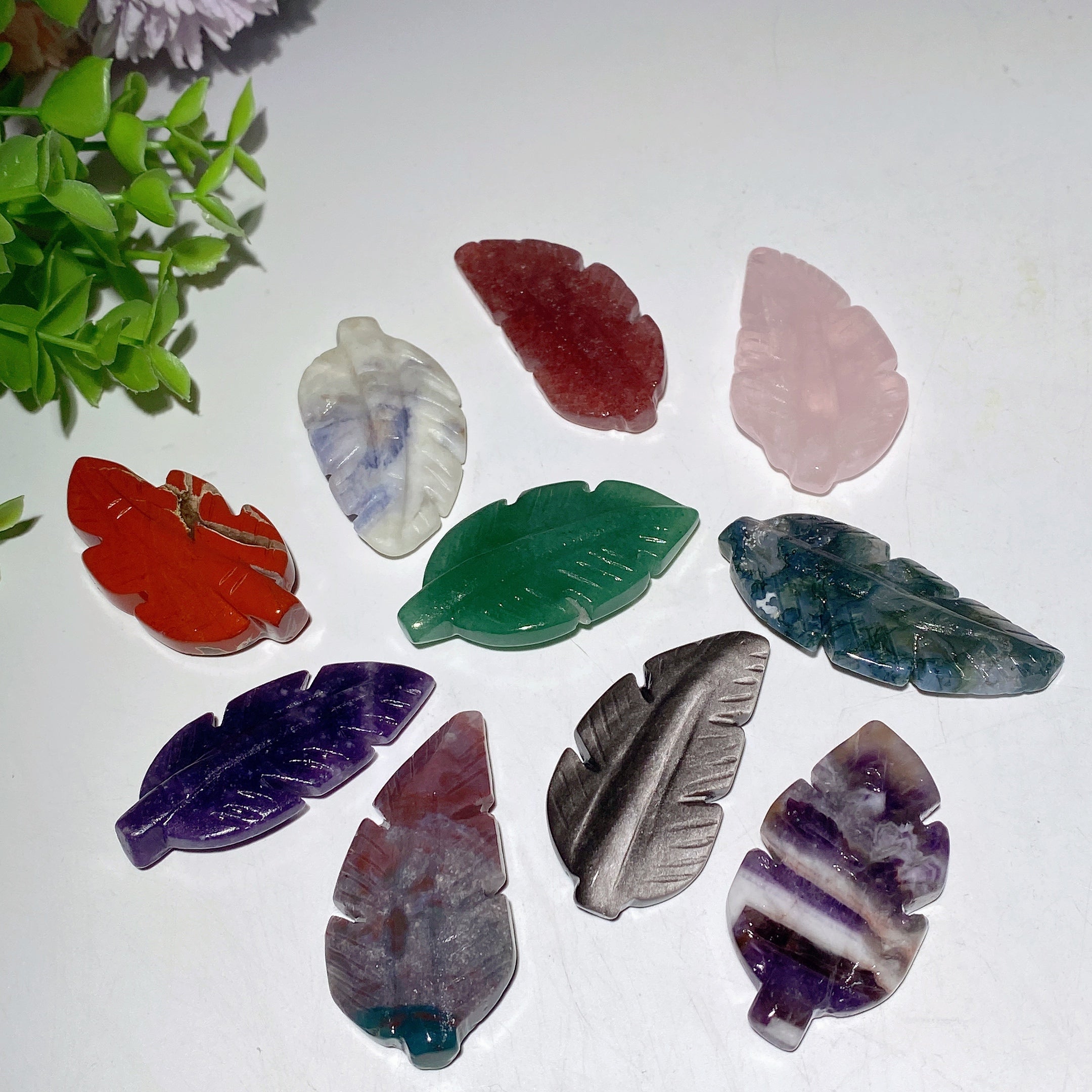 2.0-2.3 inch Mixed Crystal Leaf Carvings for Healing