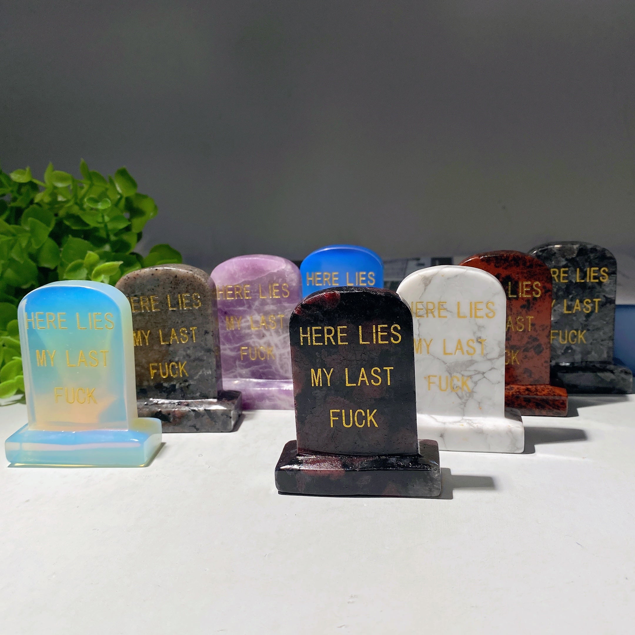 2.7 Inch Mixed Crystal Figurines with Gold Engraved Carvings