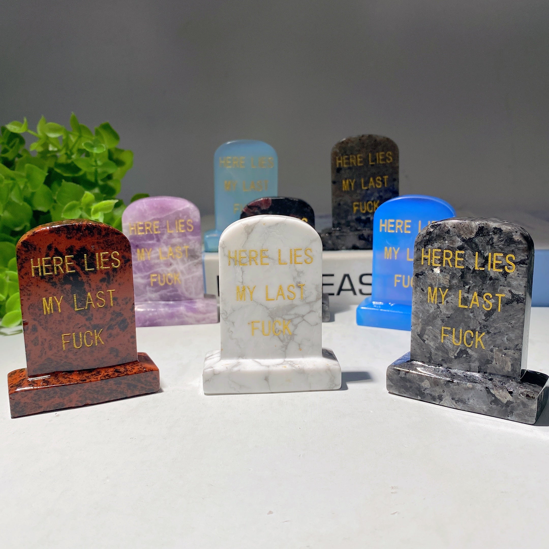 2.7 Inch Mixed Crystal Figurines with Gold Engraved Carvings