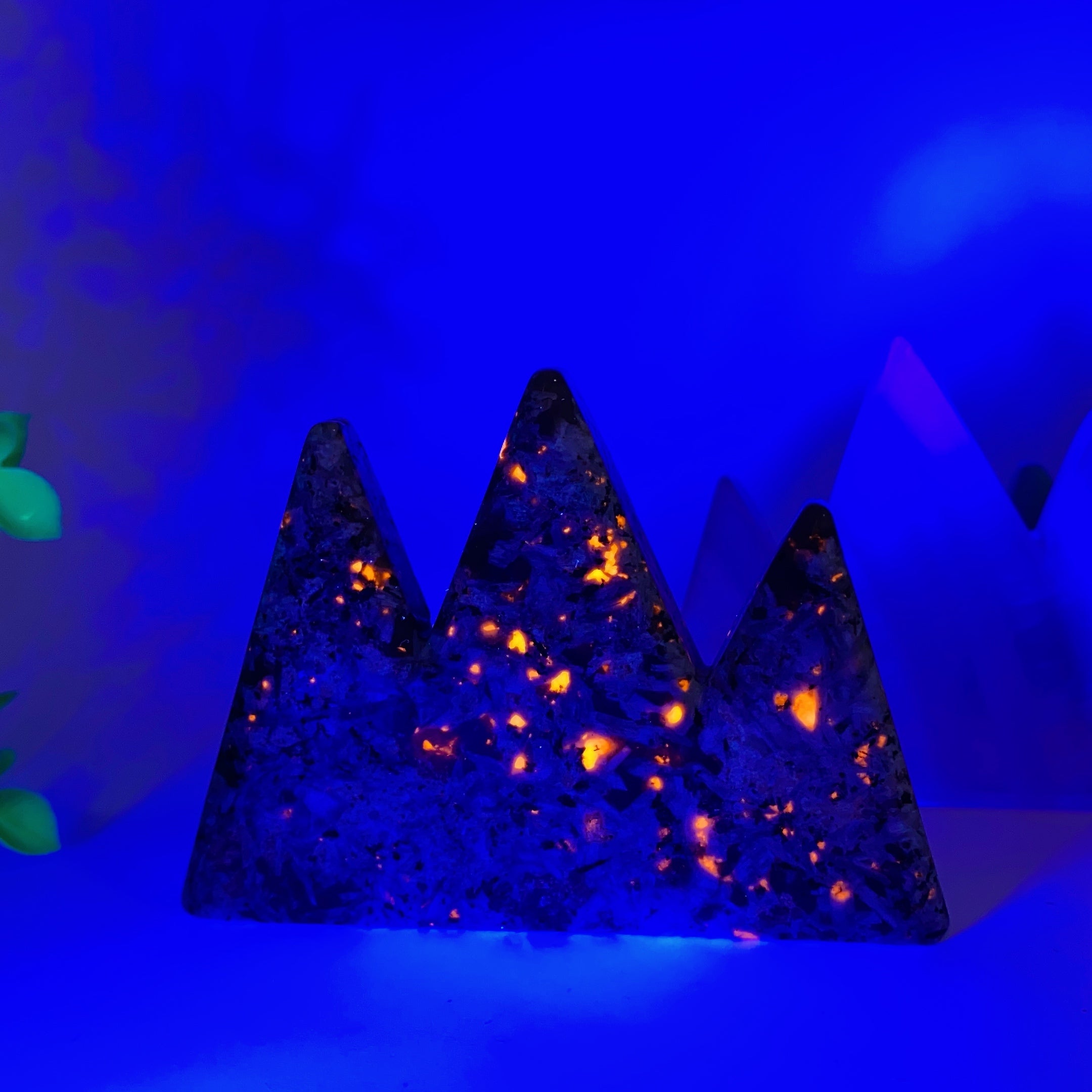 3.2-inch Mixed Crystal Mountain Carving for Healing Decor