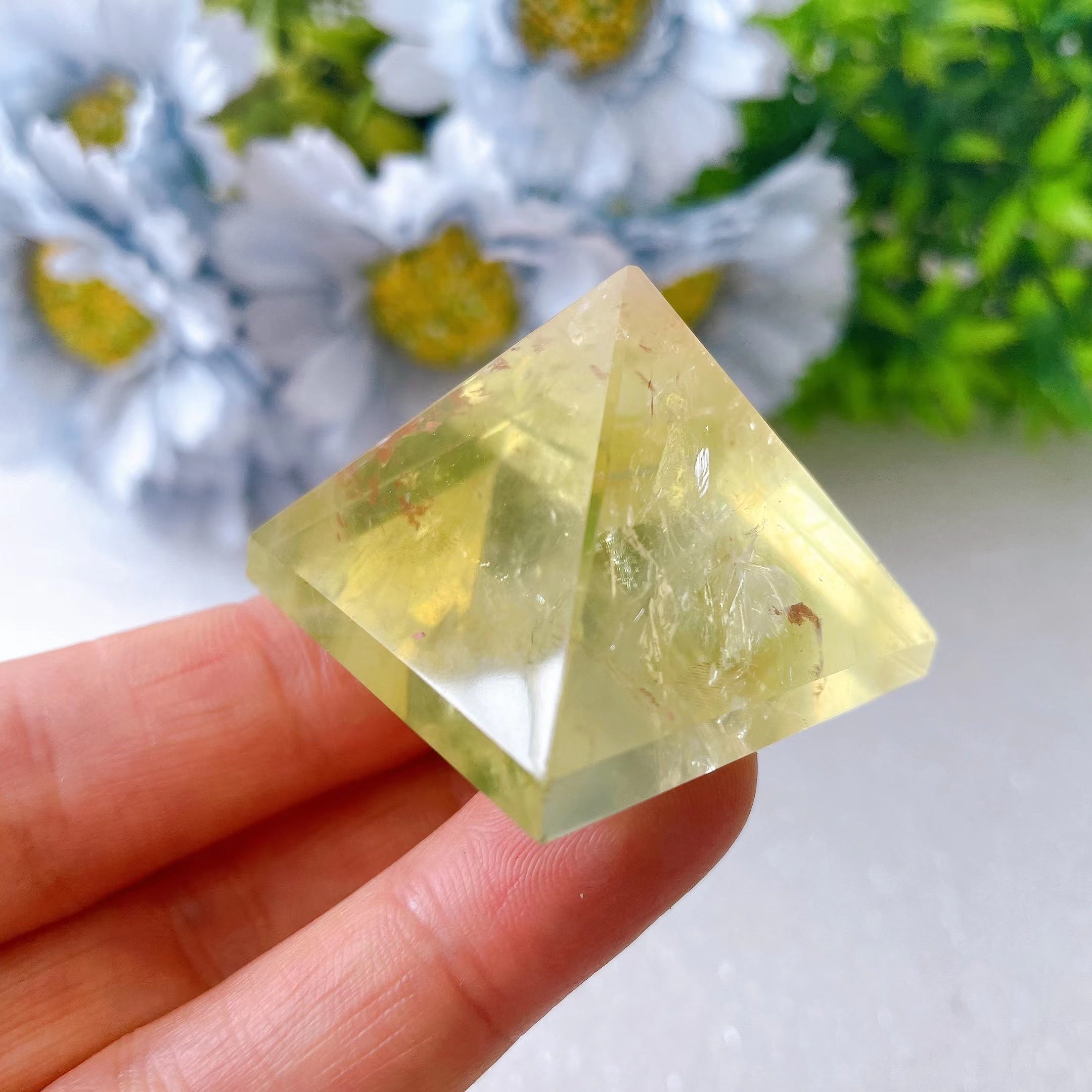 3.5-4cm Citrine Crystal Pyramid for Healing Energy