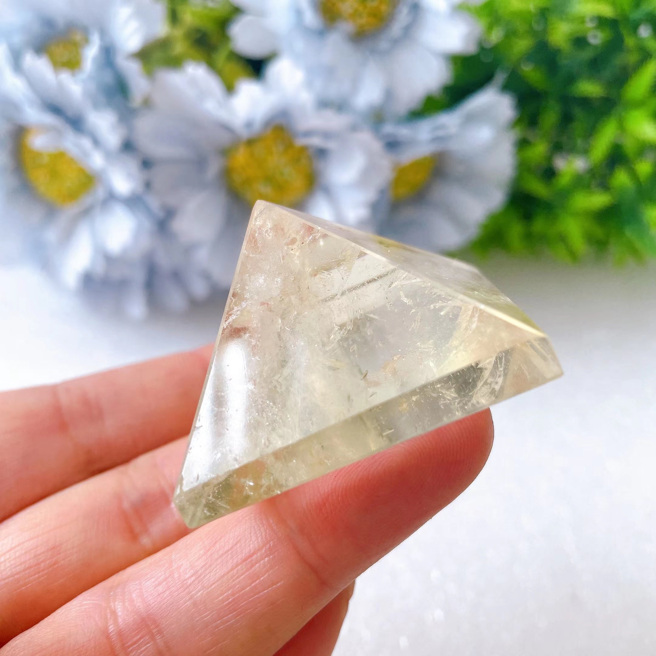 3.5-4cm Citrine Crystal Pyramid for Healing Energy