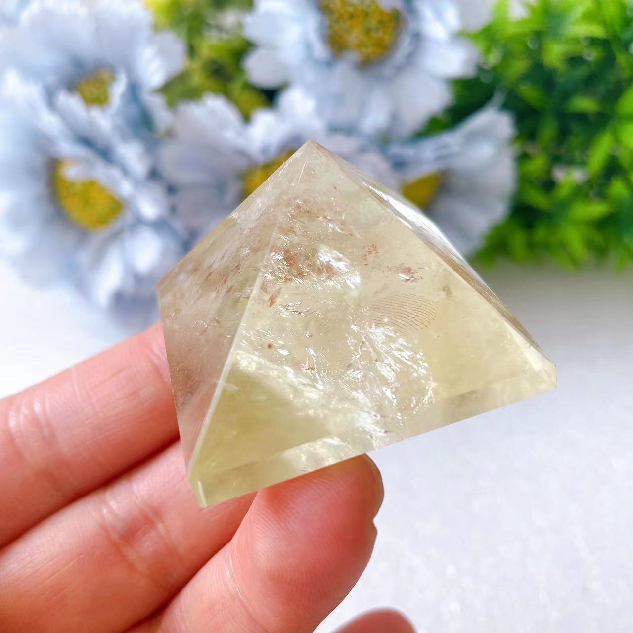 3.5-4cm Citrine Crystal Pyramid for Healing Energy