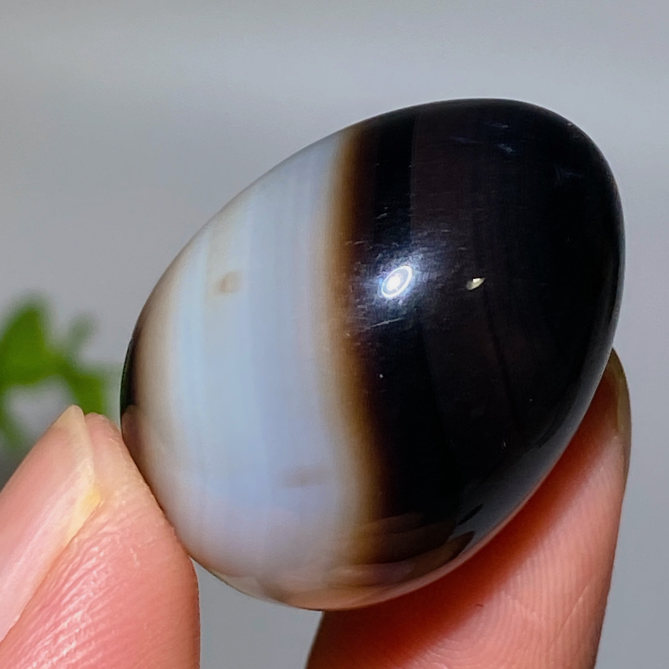30mm Black Banded Agate Crystal Egg for Healing & Meditation