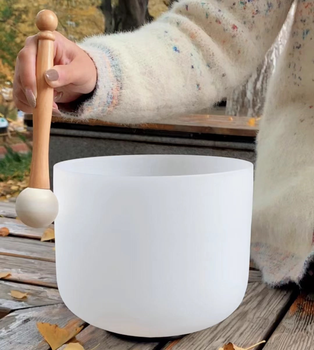 White Crystal Singing Bowl with Wooden Mallet for Healing at 440 Hz Sound Therapy