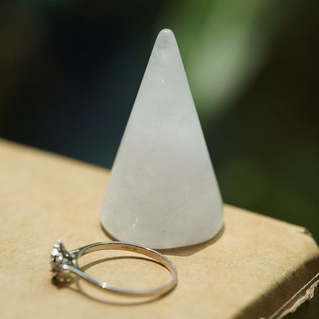 4cm Crystal Ring Holder for Healing Energy & Decor