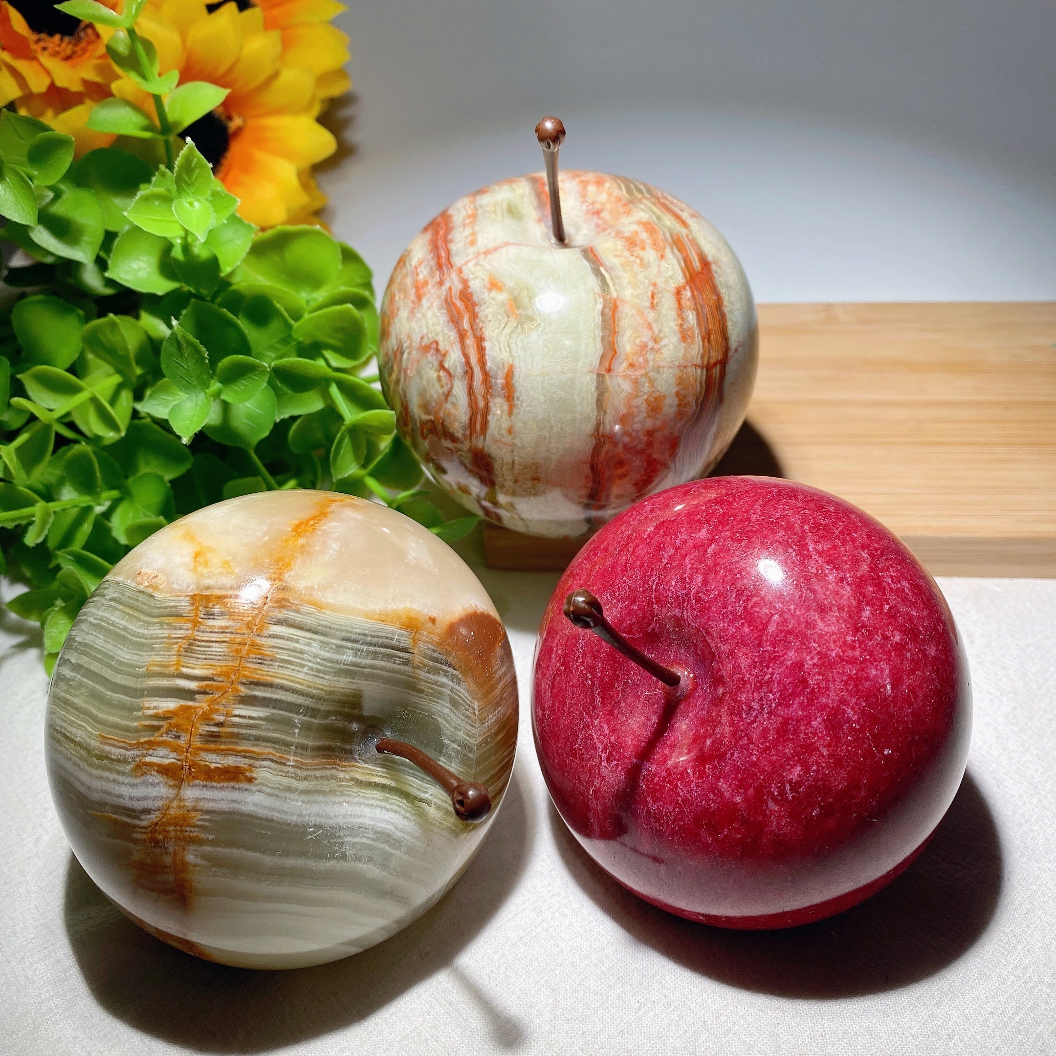 2.0-2.9" Afghan Jade Red Marble Crystal Apple Figurines