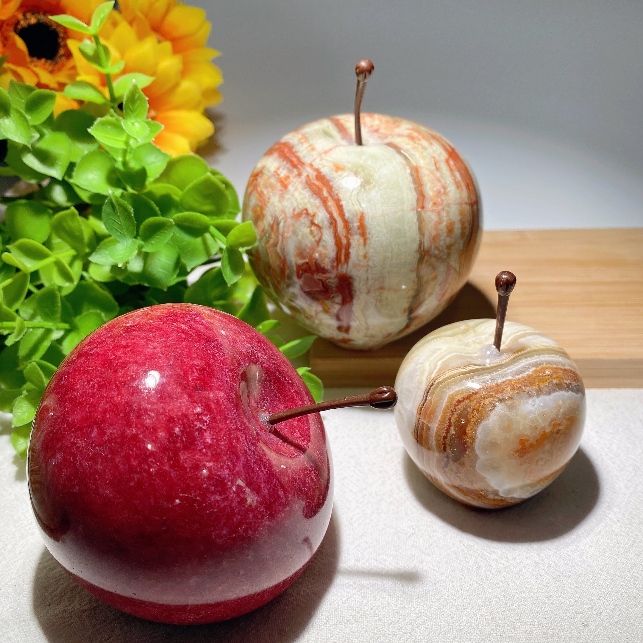 2.0-2.9" Afghan Jade Red Marble Crystal Apple Figurines