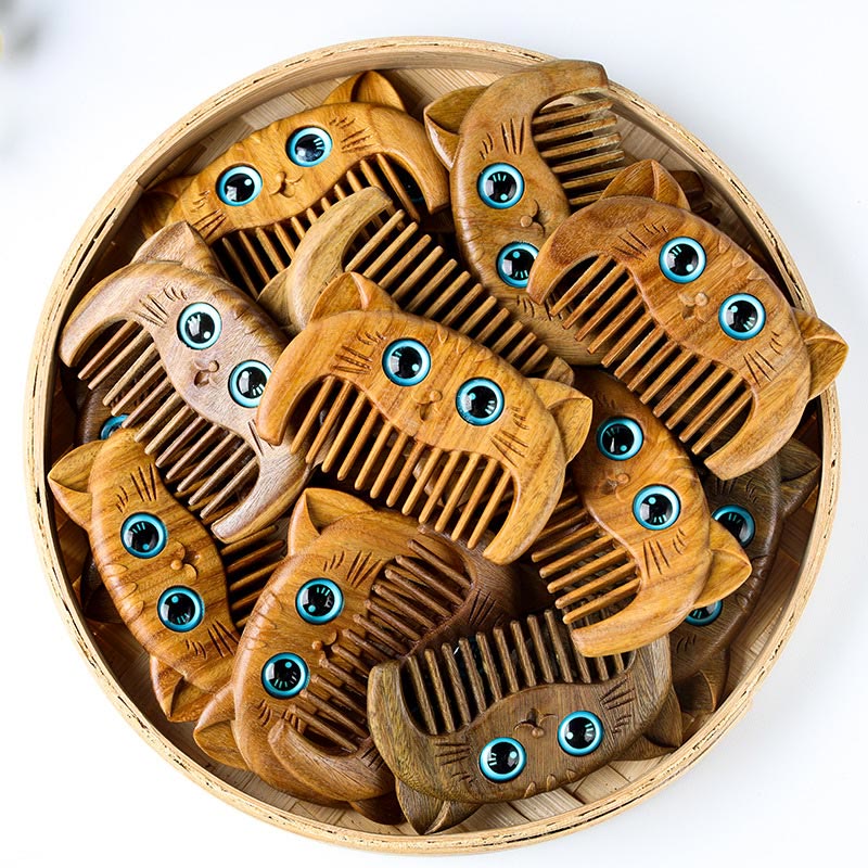 Green Sandalwood Cure Comb with Cat Pattern for Positive Energy