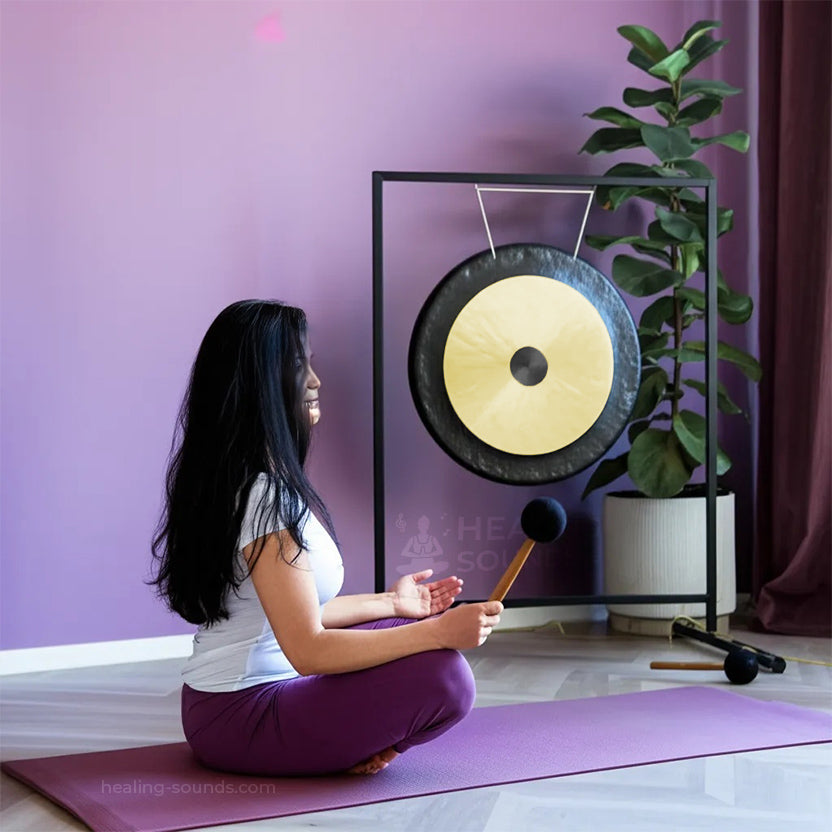 Bali の青銅の匠が作った美音GONG1です。 Amazon.com: Arborea Deep Wave Wind Gong 14 Inch Authentic
