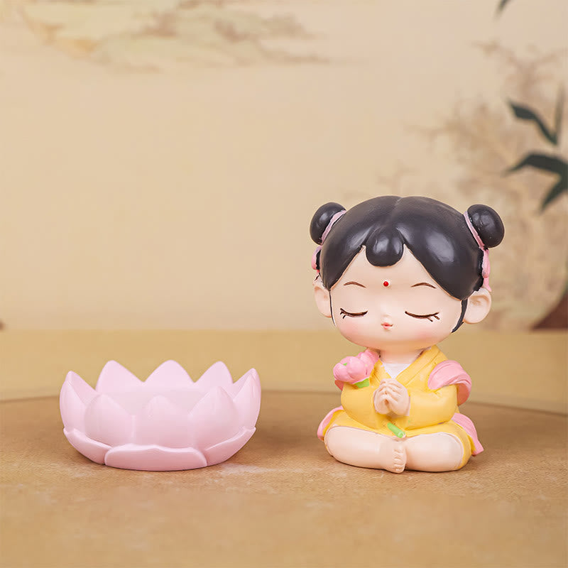 Meditation Avalokitesvara Resin Statue with Boy and Girl Figurines