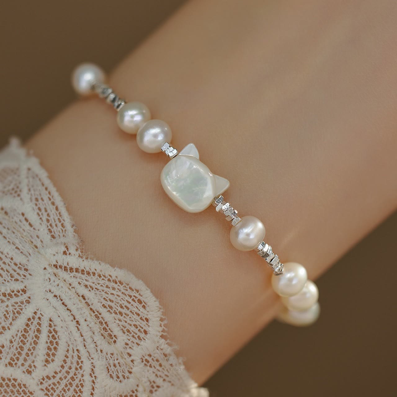 Pearl Cat Head Healing Bracelet with Tridacna Stone & Silver Chain