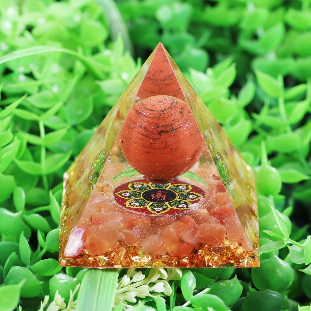 Strength and Courage Agate Pyramid - Meditation Accent