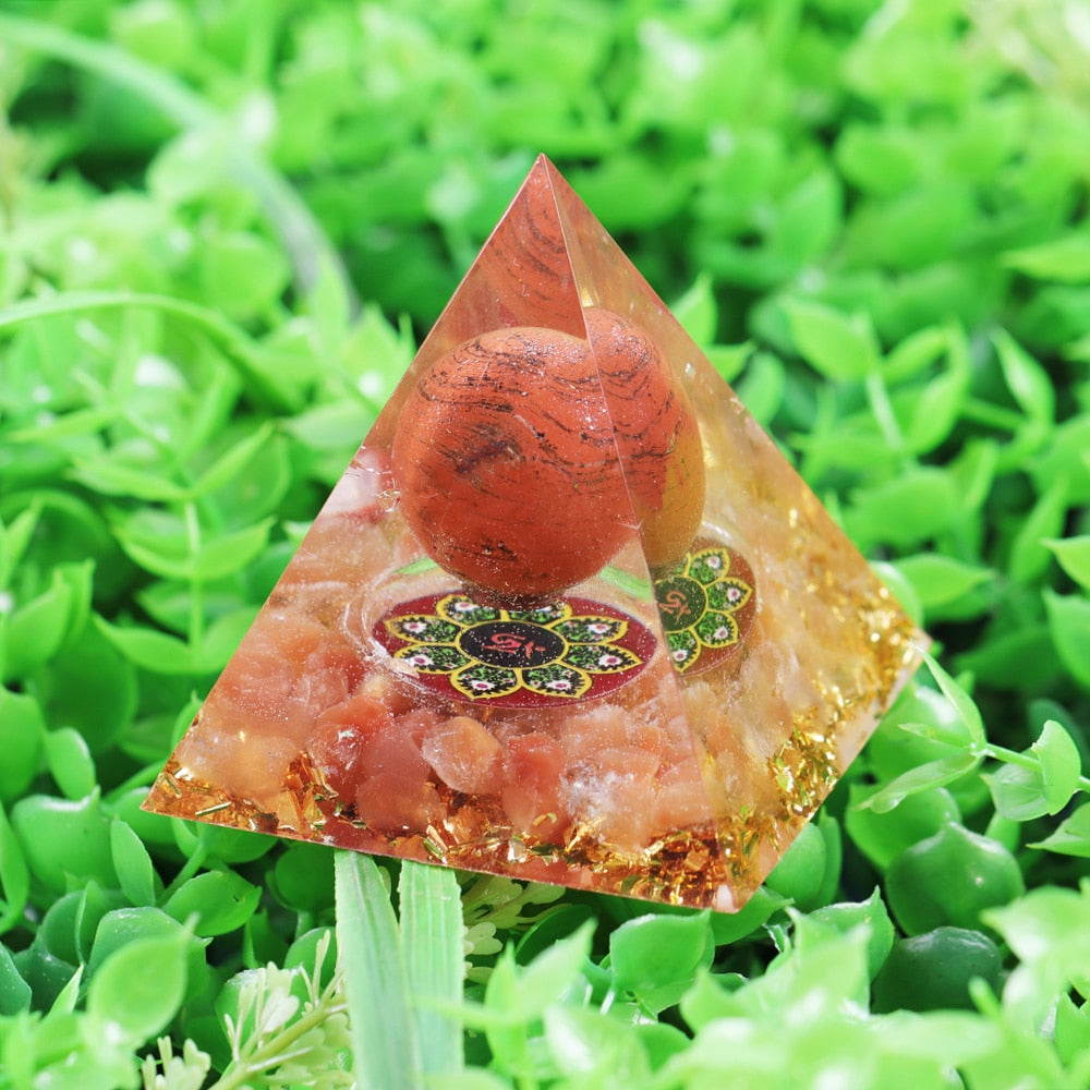 Strength and Courage Agate Pyramid - Meditation Accent