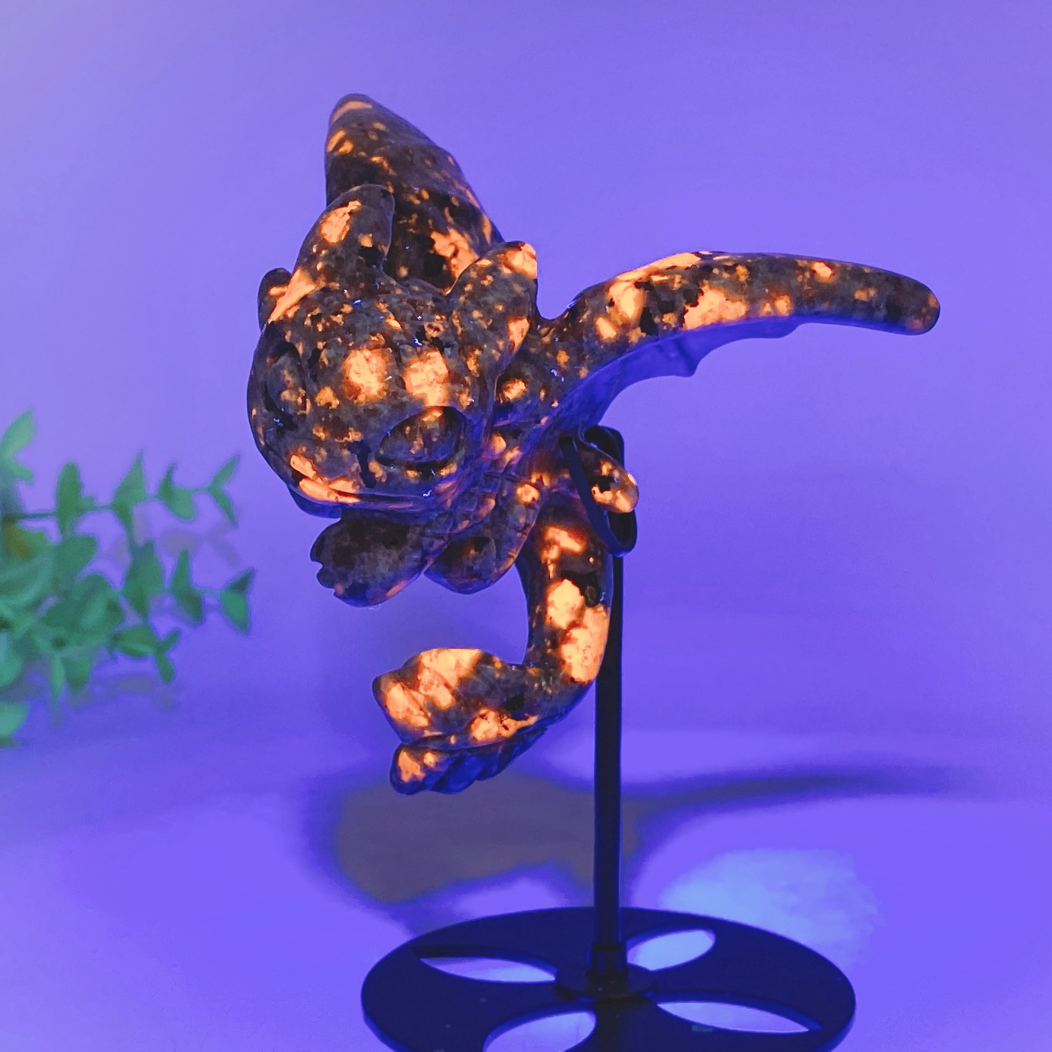 UV Reactive Yooperlite Toothless Crystal Carving 3.1x3.8in